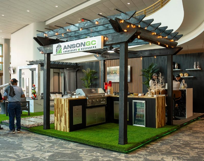 Homeowners and exhibitors at a Nationwide Expos home expo, photo 7
